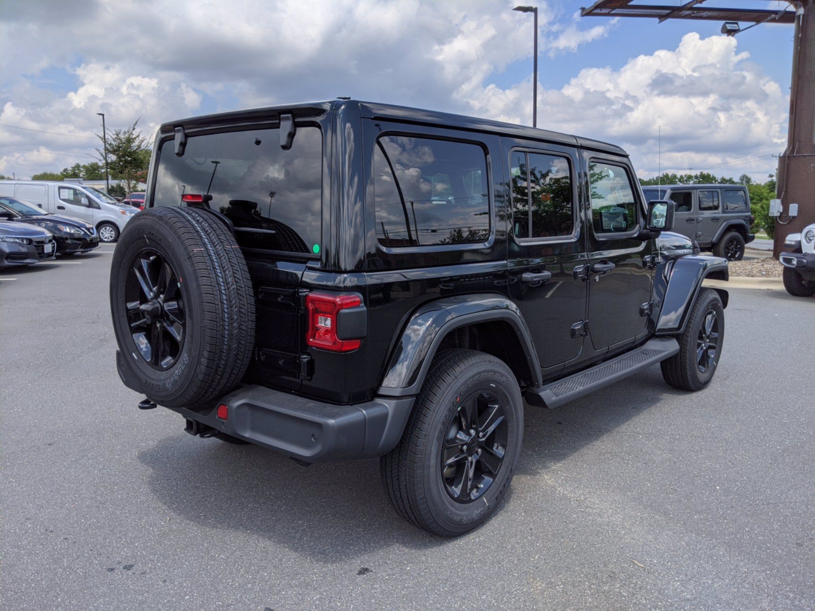 New 2020 JEEP Wrangler Unlimited Sahara Altitude With