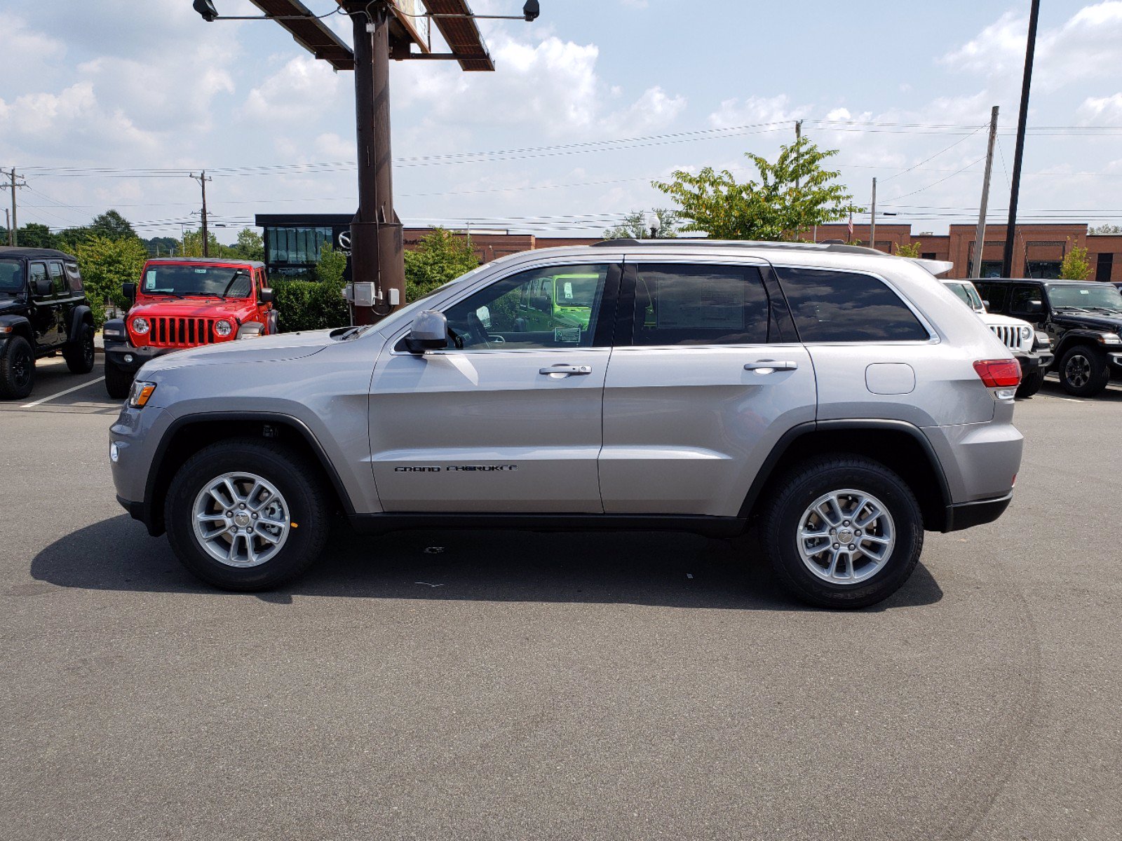 New 2020 Jeep Grand Cherokee Laredo E 4×4 Sport Utility