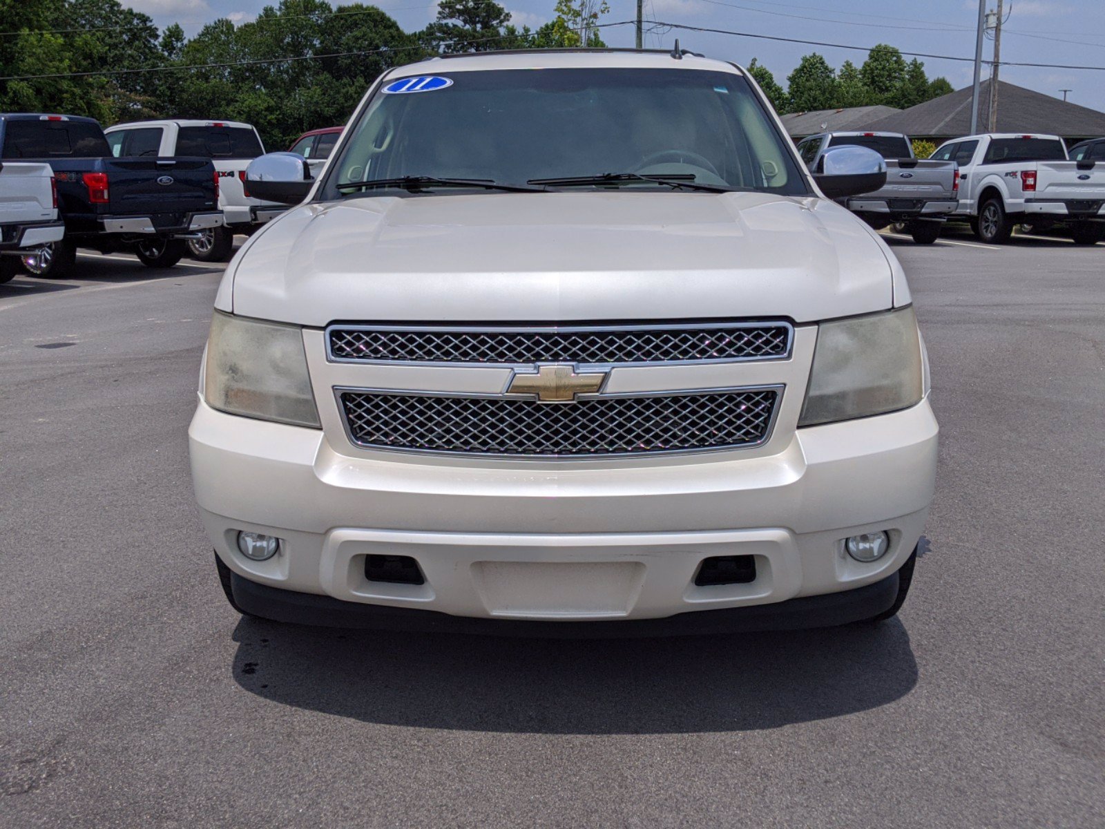 Pre Owned 2011 Chevrolet Suburban LTZ With Navigation   7689f0a4c6f67288e6d06e4d8130cfc3 