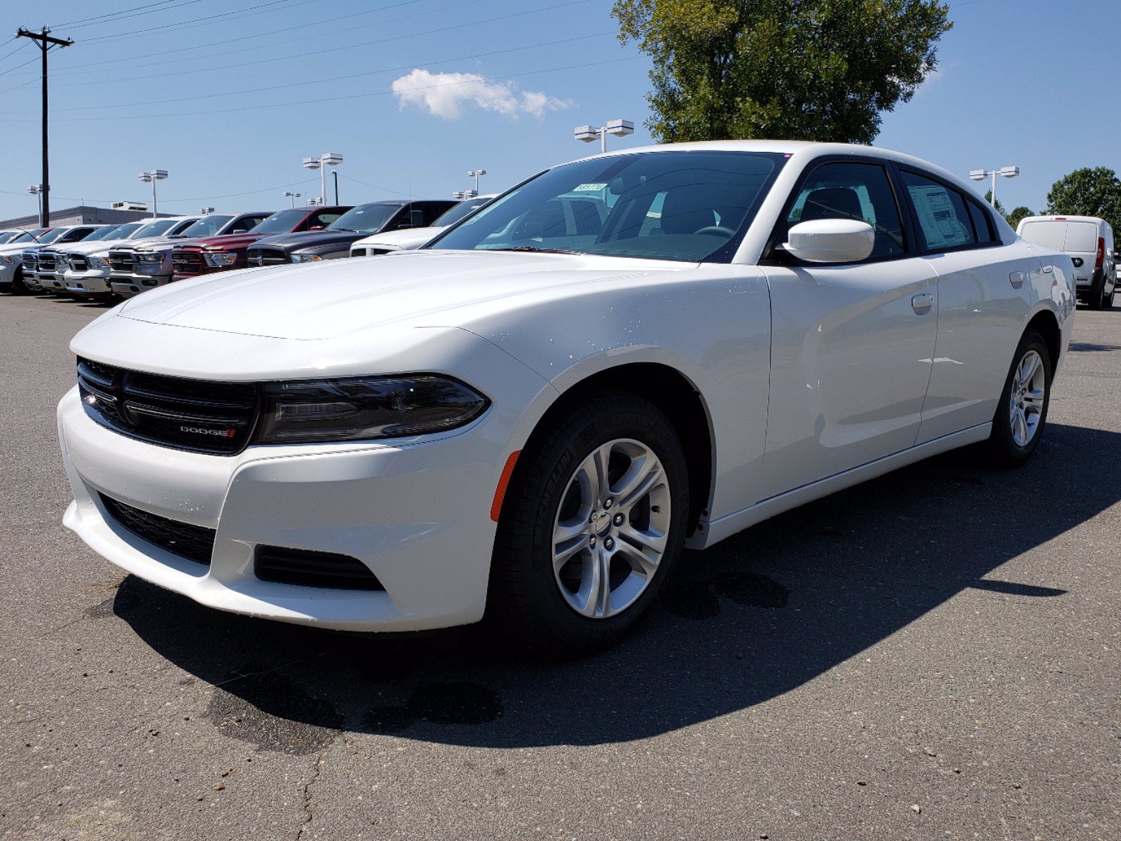 New 2019 DODGE Charger SXT RWD Sedan