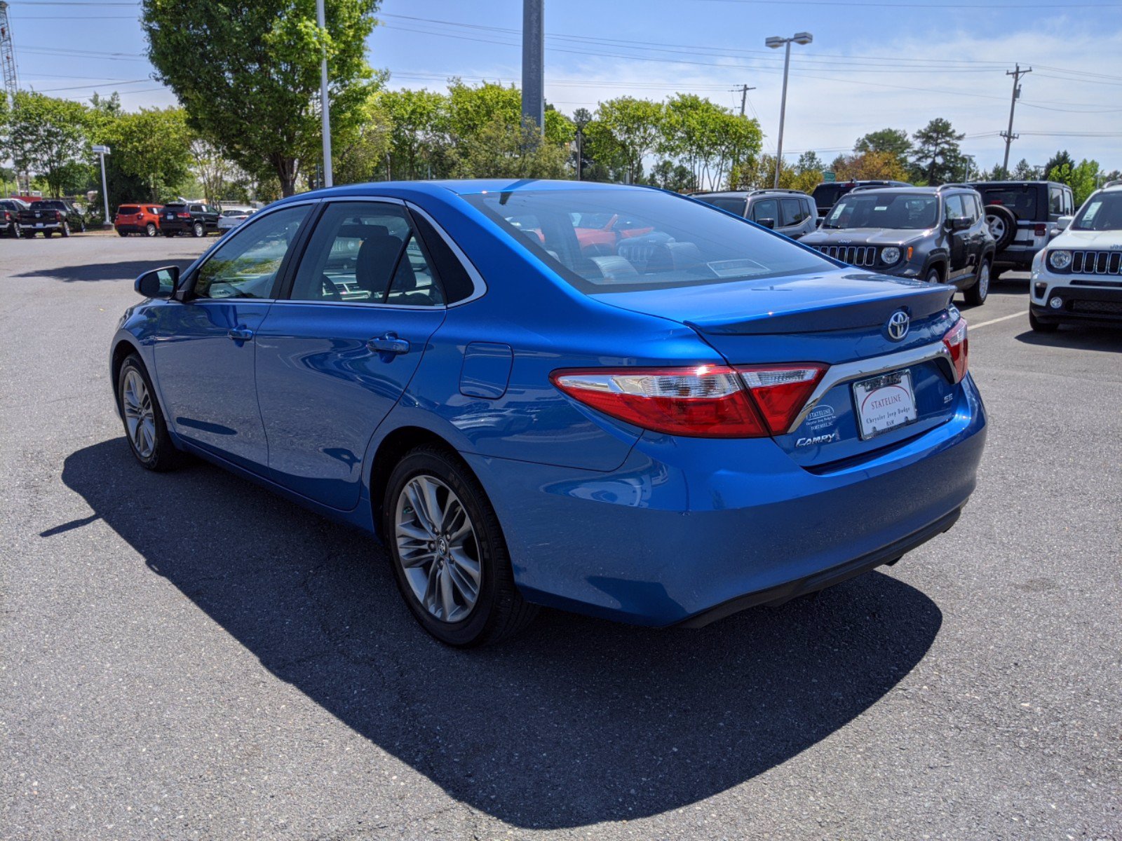 Pre-Owned 2017 Toyota Camry SE FWD 4dr Car